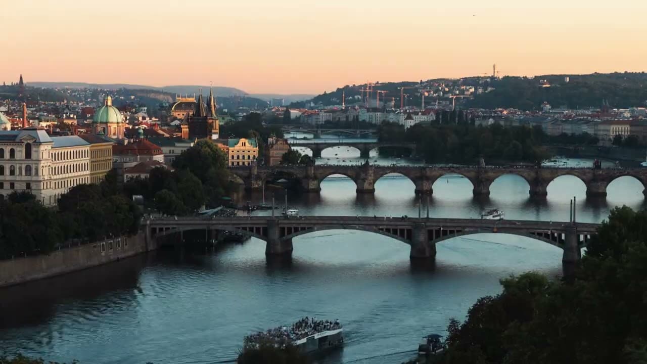 Video portada: Descubre Hola! Descubriendo Viena y Budapest PLUS